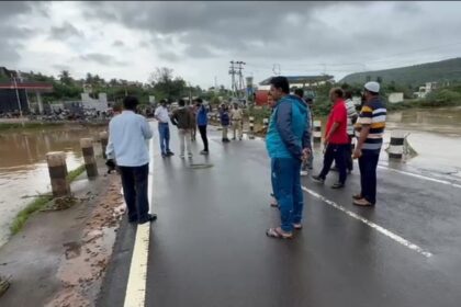 ಗೋಕಾಕ : ಇಳಿಯಿತು ಚಿಕ್ಕೋಳಿ ಸೇತುವೆ ಮೇಲಿನ ನೀರು