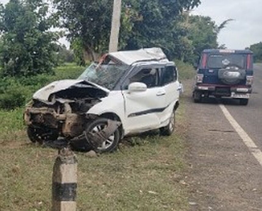 ಮರಕ್ಕೆ ಕಾರು ಡಿಕ್ಕಿ: ಇಬ್ಬರು ಯುವಕರ ಸಾವು