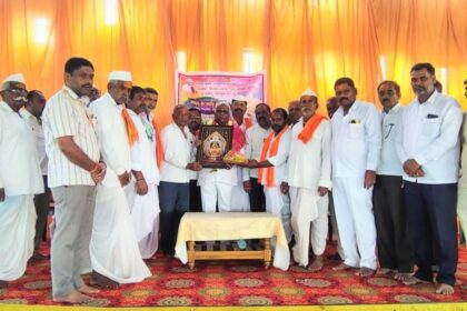 ಕಾಂಕ್ರೀಟ್‌ ರಸ್ತೆ ಹಾಗೂ ರೂ. 5 ಲಕ್ಷಗಳ ವೆಚ್ಚದಲ್ಲಿ ಸಮುದಾಯ ನಿರ್ಮಾಣ ಕಾಮಗಾರಿಗಳಿಗೆ ಭೂಮಿ ಪೂಜೆ ನೆರವೇರಿಸಿದ ಈರಣ್ಣ ಕಡಾಡಿ