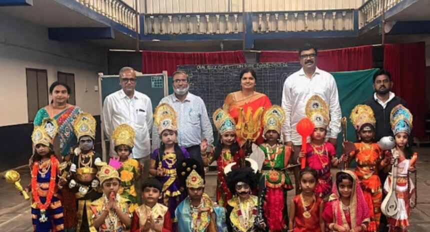 ಕಾರಟಗಿ ಆರ್ ವಿ ಎಸ್ ಆರ್ ಶಾಲೆ ಮಕ್ಕಳಿಂದ ನವಶಕ್ತಿ ವೈಭವ ನಾಟಕ ಪ್ರದರ್ಶನ