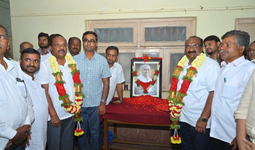 ಹುಕ್ಕೇರಿ ವಿದ್ಯುತ್ ಸಹಕಾರಿ ಸಂಘದ ನೂತನ ಅಧ್ಯಕ್ಷರ, ಉಪಾಧ್ಯಕ್ಷರ ಆಯ್ಕೆ