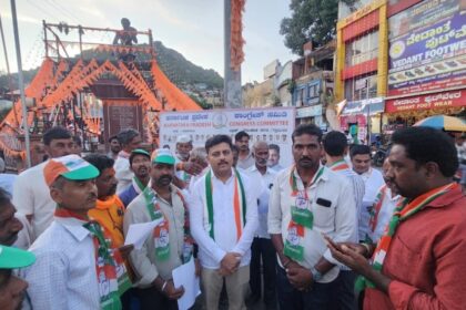 ಗೋಕಾಕದಲ್ಲಿ “ಮತ ಕಳ್ಳ ಗದ್ದುಗೆ  ಬಿಡು” ಸಹಿ ಸಂಗ್ರಹ ಅಭಿಯಾನ