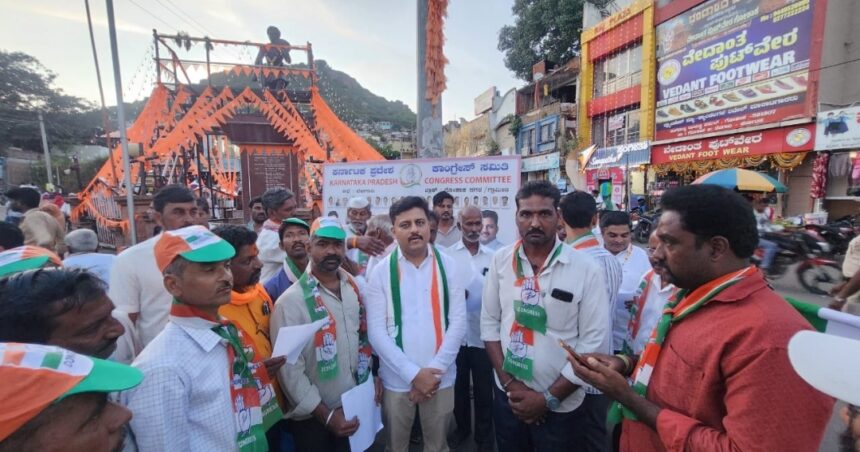 ಗೋಕಾಕದಲ್ಲಿ “ಮತ ಕಳ್ಳ ಗದ್ದುಗೆ  ಬಿಡು” ಸಹಿ ಸಂಗ್ರಹ ಅಭಿಯಾನ