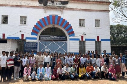 ಹಿಂಡಲಗಾ ಕಾರಾಗೃಹಕ್ಕೆ ಲಿಂಗರಾಜ ಕಾಲೇಜ ವಿದ್ಯಾರ್ಥಿಗಳ ಭೇಟಿ
