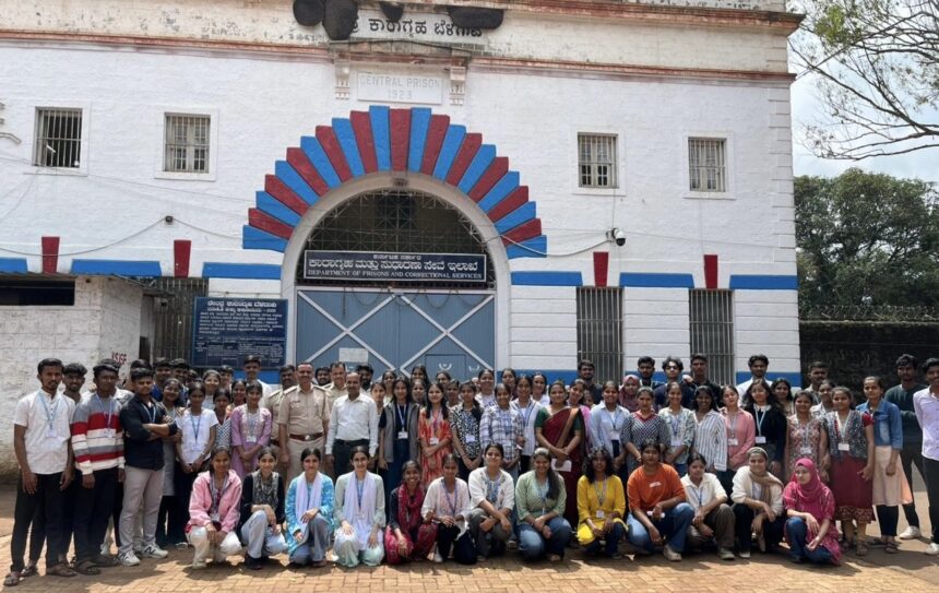 ಹಿಂಡಲಗಾ ಕಾರಾಗೃಹಕ್ಕೆ ಲಿಂಗರಾಜ ಕಾಲೇಜ ವಿದ್ಯಾರ್ಥಿಗಳ ಭೇಟಿ