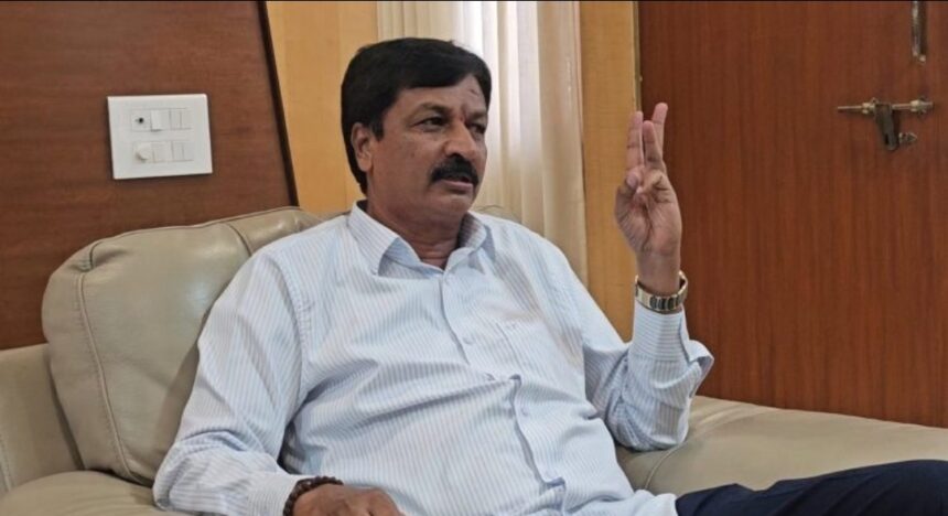 ಯತ್ನಾಳರನ್ನು ಸೇರಿಸಿಕೊಳ್ಳಿ-2028ರ ಚುನಾವಣೆಯಲ್ಲಿ ಸವದಿಯನ್ನು ಸೋಲಿಸುವುದೇ ಗುರಿ : ಜಾರಕಿಹೊಳಿ