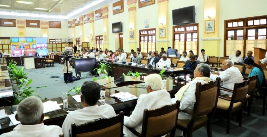 ಕೇಂದ್ರ ಸರ್ಕಾರ ಪರಿಹರಿಸಬೇಕಾದ ಸಮಸ್ಯೆಗೂ ರಾಜ್ಯ ಸರ್ಕಾರವನ್ನು ಒತ್ತಾಯಿಸಿದರೆ ಹೇಗೆ ರೈತ ಮುಖಂಡರಿಗೆ ಸಿಎಂ ಪ್ರಶ್ನೆ