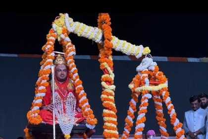 ಸಹಸ್ರರಾರು ಭಕ್ತರ ಹರ್ಷೋದ್ಘಾರದಲ್ಲಿ ಮೊಳಗಿದ ಜೈಕಾರ. ಭಕ್ತಿವೈಭವದಿಂದ ನಡೆದ ಹುಕ್ಕೇರಿಮಠದ ಸದಾಶಿವ ಶ್ರೀಗಳ ರಜತ ತುಲಾಭಾರ