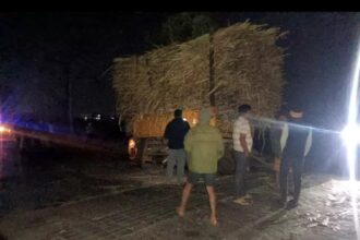 ಕಬ್ಬು ತುಂಬಿದ್ದ ಟ್ರ್ಯಾಕ್ಟರಗೆ ಕಾರ್ ಢಿಕ್ಕಿ : ಜಾತ್ರೆಗೆ ಹೊರಟಿದ್ದ 4 ಯುವಕರ ಸಾವು