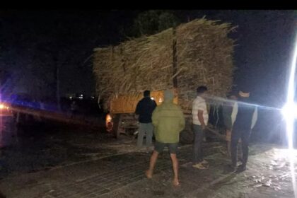 ಕಬ್ಬು ತುಂಬಿದ್ದ ಟ್ರ್ಯಾಕ್ಟರಗೆ ಕಾರ್ ಢಿಕ್ಕಿ : ಜಾತ್ರೆಗೆ ಹೊರಟಿದ್ದ 4 ಯುವಕರ ಸಾವು