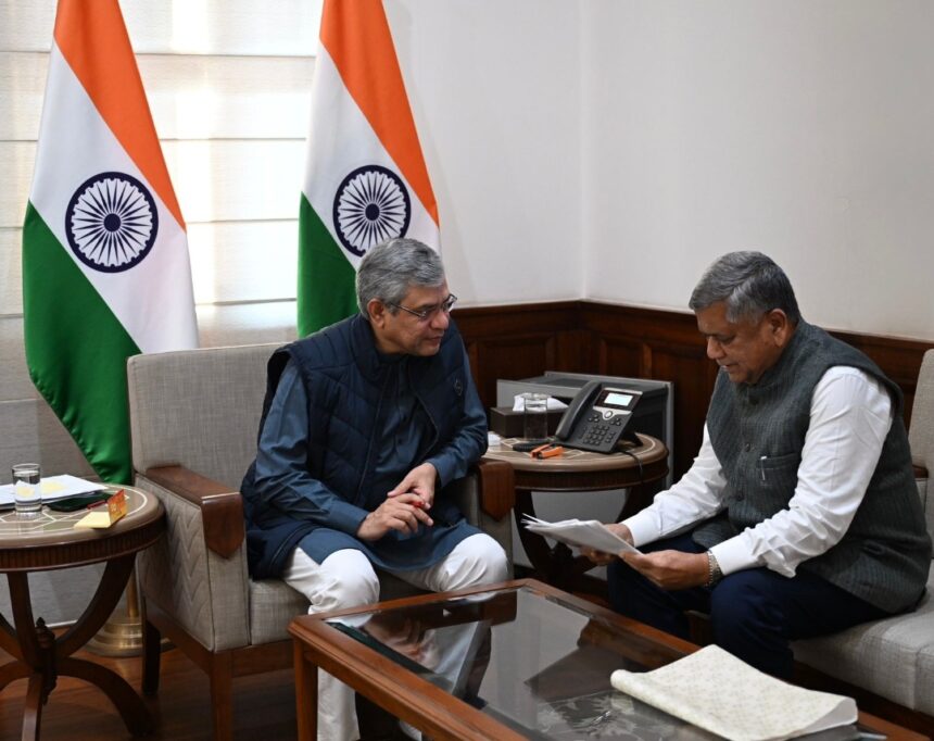 ಬೆಳಗಾವಿ ರೈಲು ನಿಲ್ದಾಣಕ್ಕೆ ನಾಗನೂರು ರುದ್ರಾಕ್ಷಿಮಠದ ಡಾ. ಶಿವಬಸವ ಸ್ವಾಮೀಜಿ ಹೆಸರು ನಾಮಕರಣ ಮಾಡುವಂತೆ ಕೇಂದ್ರ ಸಚಿವರಿಗೆ ಮನವಿ ಸಲ್ಲಿಸಿದ ಸಂಸದ ಜಗದೀಶ ಶೆಟ್ಟರ್