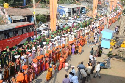 ಹಾವೇರಿಯಲ್ಲಿ ಆರು ಸಾವಿರಕ್ಕೂ ಅಧಿಕ ಮಹಿಳೆಯರಿಂದ ಶಿವಬಸವ ಬುತ್ತಿ ಮೆರವಣಿಗೆ.