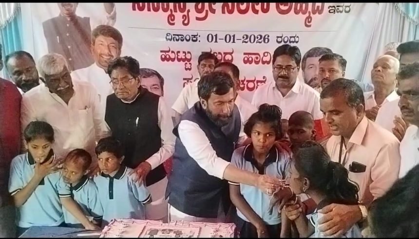 ಹಾವೇರಿ ನಗರದ ಇಜಾರಿ ಲಕಮಾಪುರದ ಜ್ಯೋತಿ ಬುದ್ಧಿಮಾಂದ್ಯ ಮಕ್ಕಳ ವಸತಿಯುತ ಶಾಲೆಯಲ್ಲಿ  ಹುಟ್ಟು ಹಬ್ಬ ಆಚರಿಸಿಕೊಂಡ ವಿಧಾನ ಪರಿಷತ್ ಮುಖ್ಯ ಸಚೇತಕ ಸಲೀಂ ಅಹ್ಮದ.