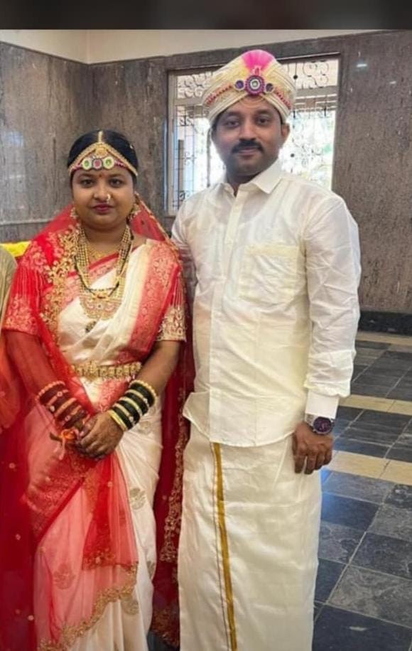 15 ದಿನದ ಹಿಂದಷ್ಟೇ ಮದುವೆಯಾದ ನವದಂಪತಿಗಳ ದುರ್ಮರಣ 15 ದಿನದ ಹಿಂದಷ್ಟೇ ಮದುವೆಯಾದ ನವದಂಪತಿಗಳ ದುರ್ಮರಣ